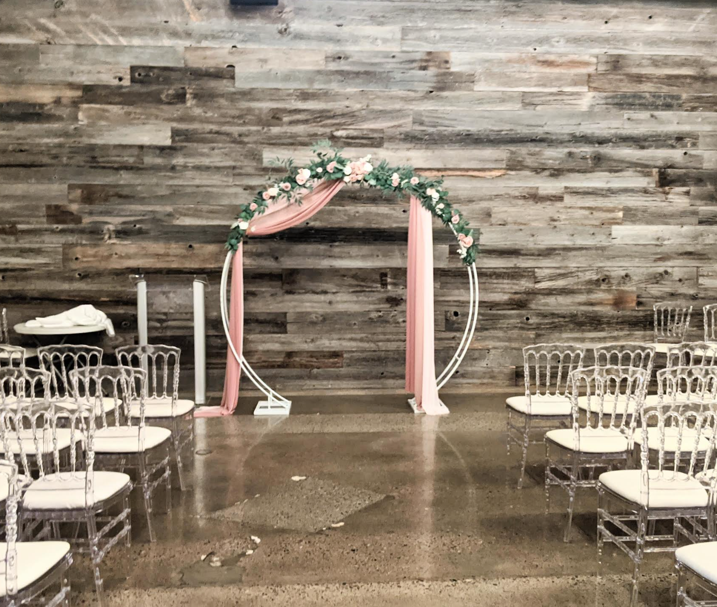 Circular Metal Arch (White)