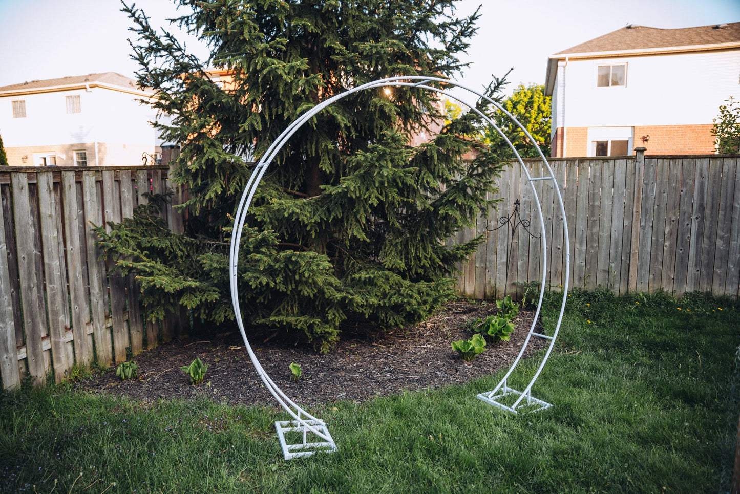 Circular Metal Arch (White)