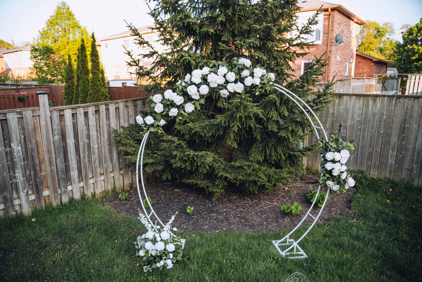 Circular Metal Arch (White)
