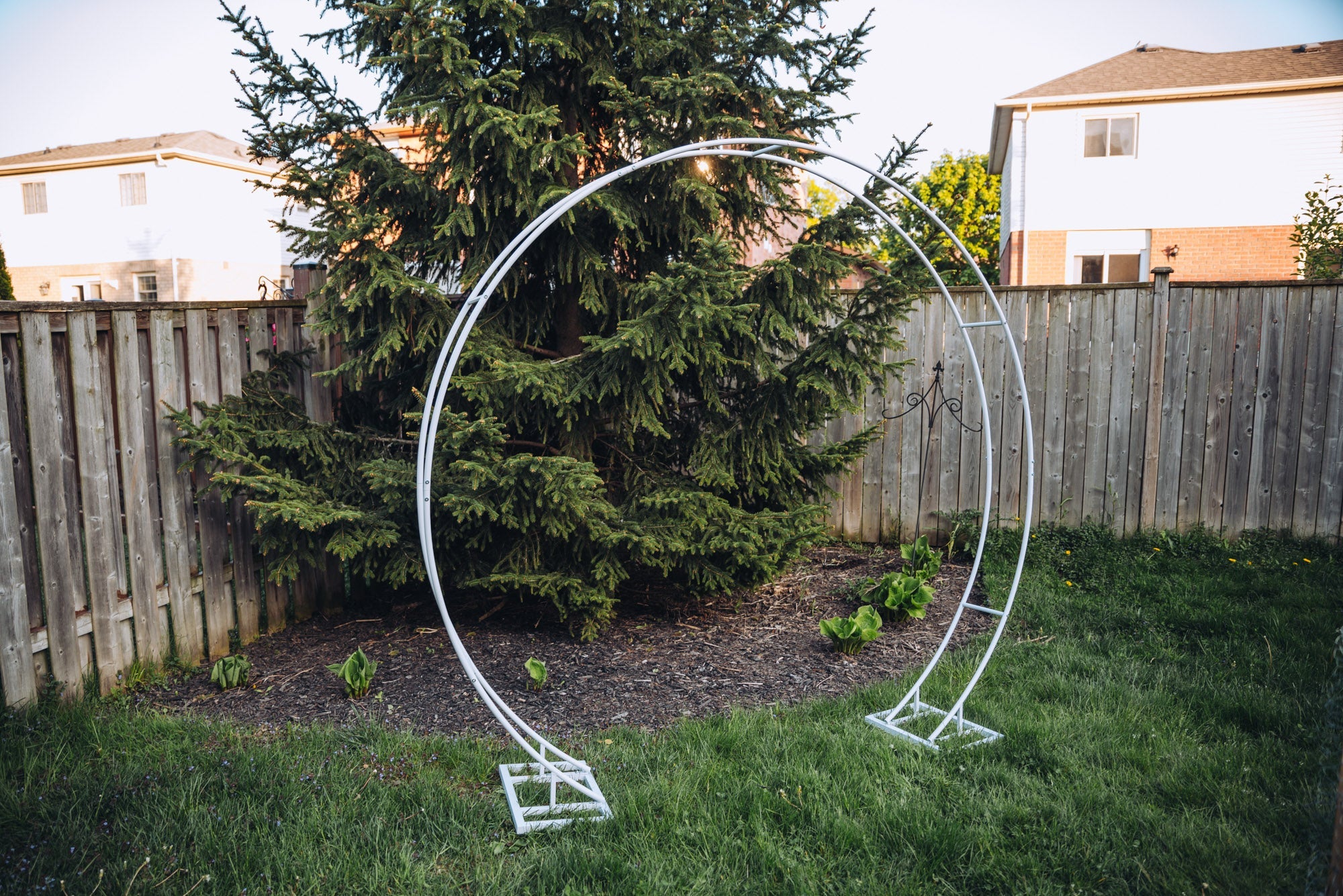 White Circular Metal Arch (Flowers Not Included)
