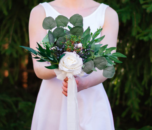Classic White Bridesmaid Bouquet (Single Rose)
